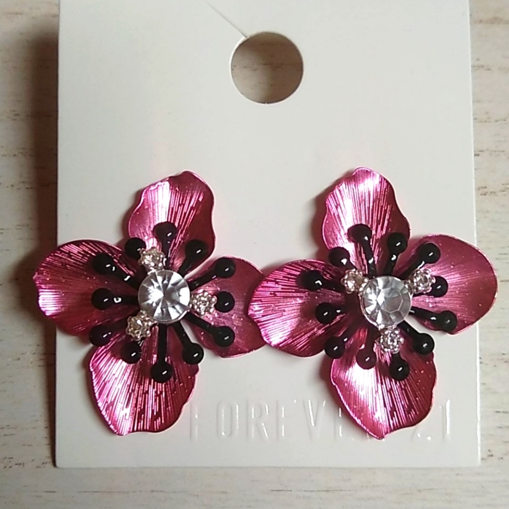 😻 3 For $15 Metallic Pink Floral Flair Earrings